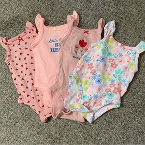 ⭐️4 Newborn Baby Girl tank top onesies